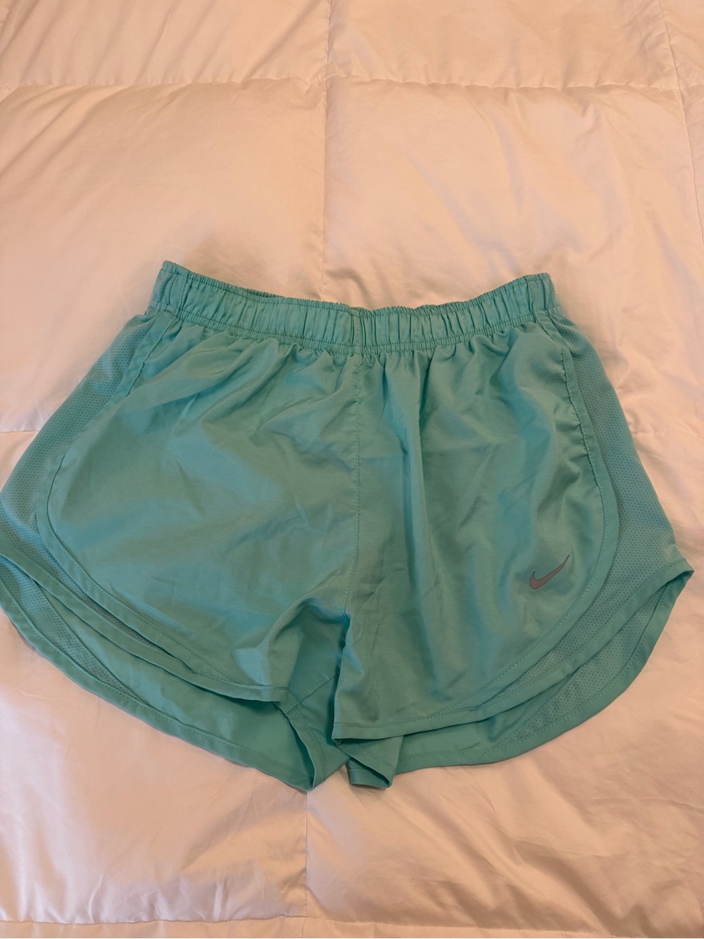 Women’s Nike Shorts and Sweatshirt Bundle Size Medium - Picture 2 of 12